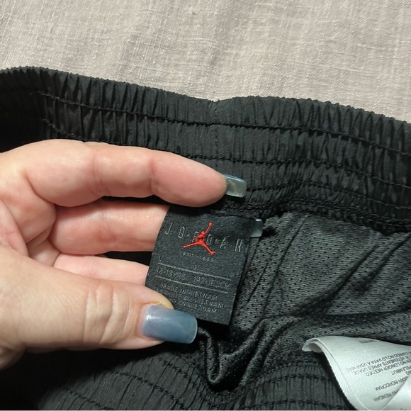 Jordan Kids Black Jogger Track pants Relaxed Fit elastic Size Large Athletic - Picture 5 of 8